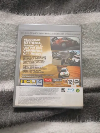 Cajas de Grand Theft Auto V PS3 y colín mcrae DIRT
