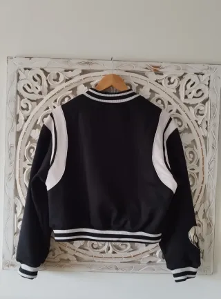 Cazadora Bershka Universitaria Negra Talla M