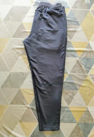Pantalón chándal Nike gris hombre talla M.