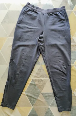 Pantalón chándal Nike gris hombre talla M.