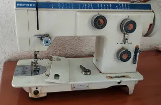 Máquina de coser Refrey