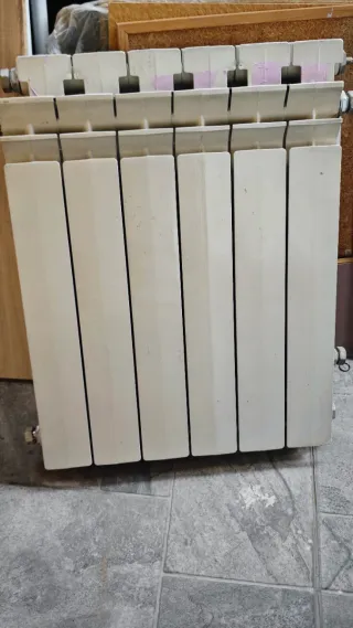 Radiadores blancos de metal