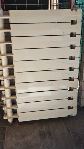 Radiadores blancos de metal