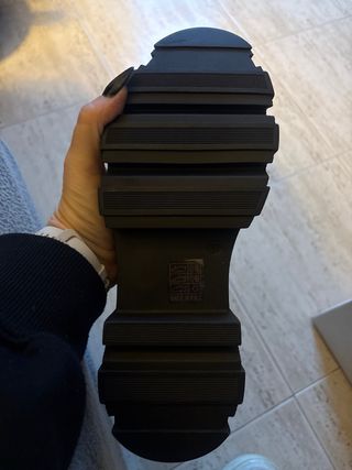 Botas y bolso BIMBA Y LOLA negro y verde