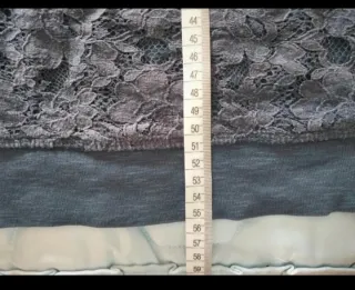 Camiseta azul de H&M.