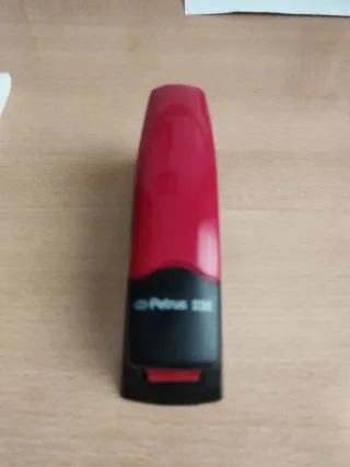 Grapadora Petrus 236 Roja y Negra