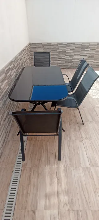 Mesa de cristal para patio + 4 sillas