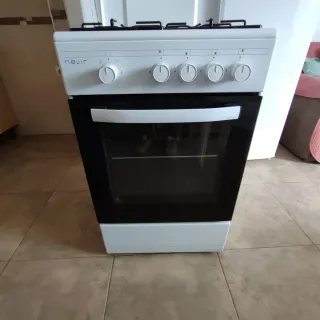 Cocina gas butano y horno Nevir