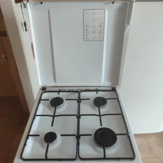 Cocina gas butano y horno Nevir