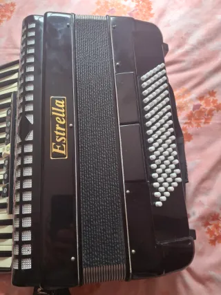 Acordeón Estrella 96 Bajos
