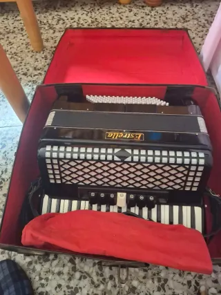 Acordeón Estrella 96 Bajos