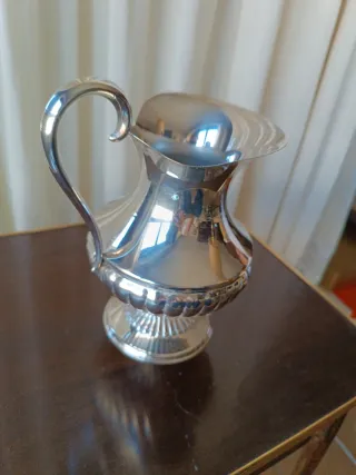 Jarra de alpaca plateada