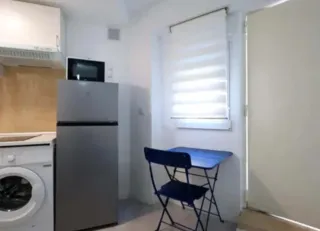 Se alquila piso de 22m² en Sant Adriá del Besós.