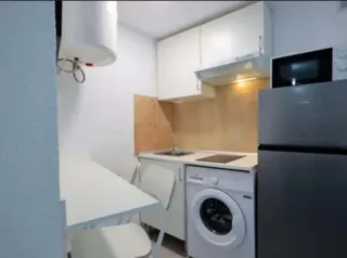 Se alquila piso de 22m² en Sant Adriá del Besós.