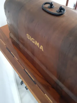 Antigua máquina de coser Sigma
