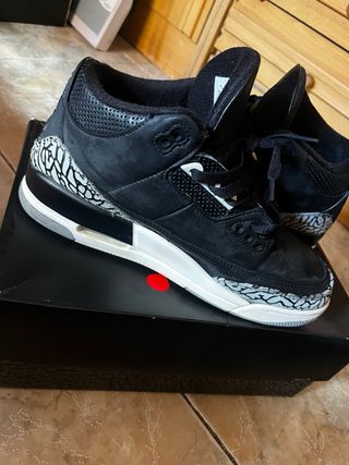 Jordan 3 Negras Talla 42