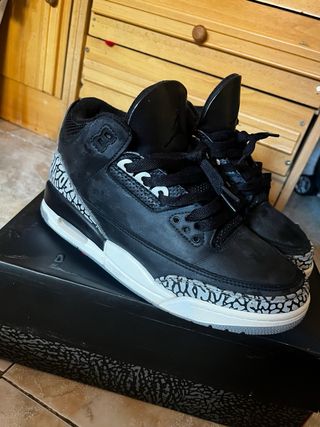 Jordan 3 Negras Talla 42