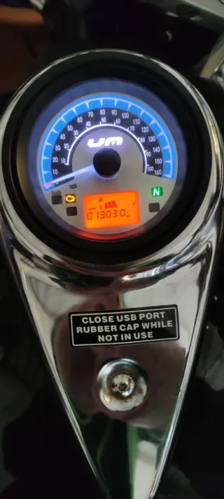 Moto UM Renegade 125 Negra