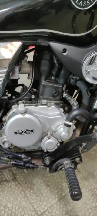 Moto UM Renegade 125 Negra