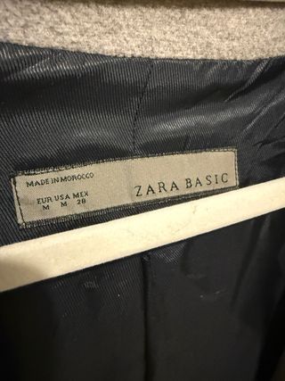 Abrigo Zara gris con cuello capa