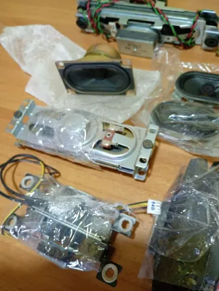 LOTTO DI 32 ALTOPARLANTI TV USATI VARI BRAND