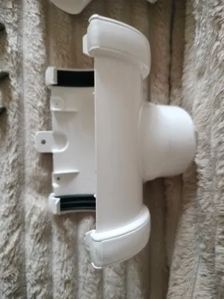 Piezas para colocar y sujetar canalón.