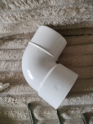 Piezas para colocar y sujetar canalón.