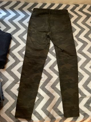 Pantalones camuflaje con cremalleras