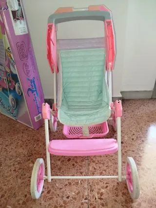 Silla de paseo para muñecas de color rosa
