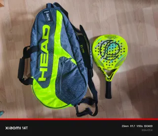 Bolsa HEAD y pala de pádel Artengo