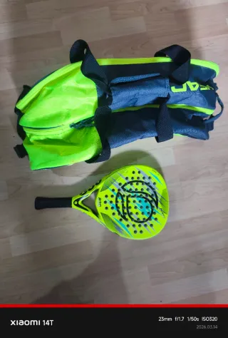 Bolsa HEAD y pala de pádel Artengo
