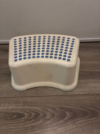 Escalón Ikea Blanco y Azul