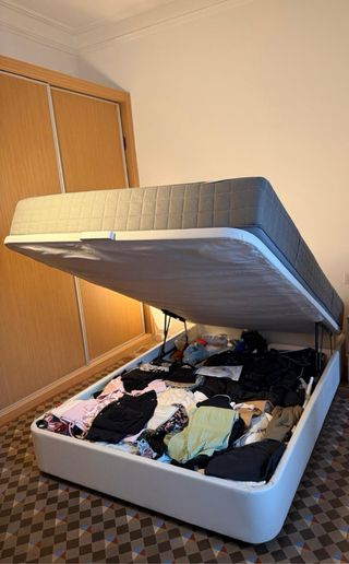 Colchón y somier en muy buen estado