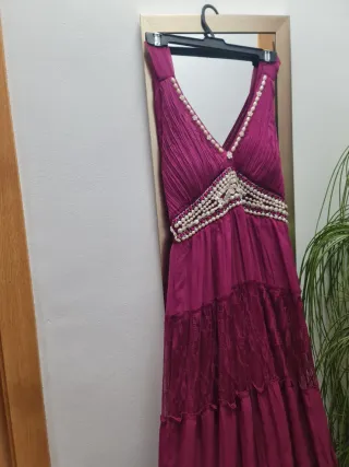 Vestido largo morado con pedrería
