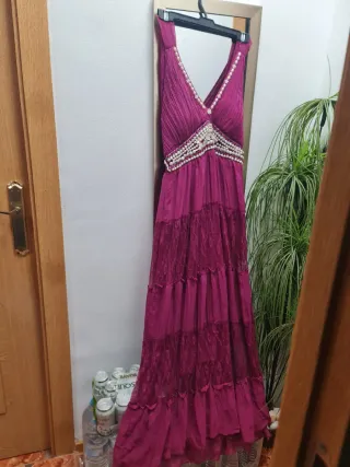 Vestido largo morado con pedrería