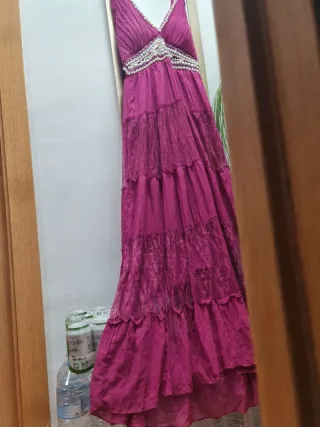 Vestido largo morado con pedrería