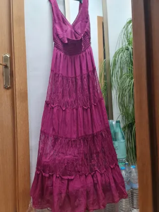 Vestido largo morado con pedrería
