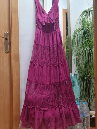 Vestido largo morado con pedrería