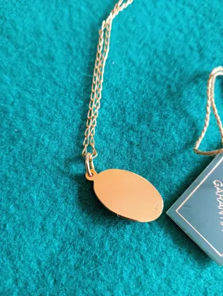 Collar vintage chapado en oro letra M