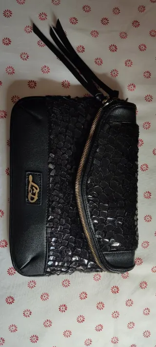 Bolso de piel negro con cremallera