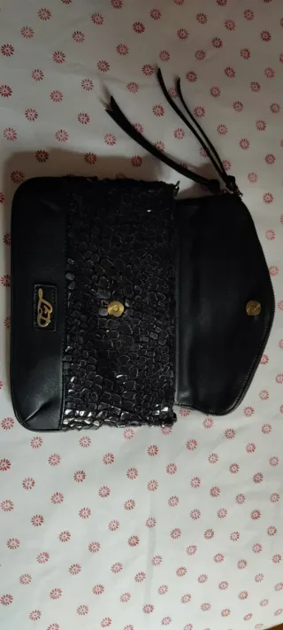 Bolso de piel negro con cremallera