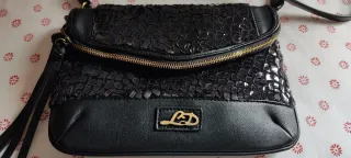 Bolso de piel negro con cremallera