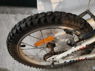 Bicicleta y patinete infantil