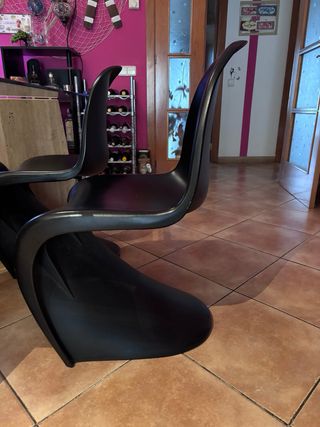 Mesa de comedor cristal y patas modernas