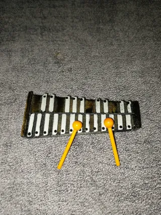 Miniature strumenti musicali in legno