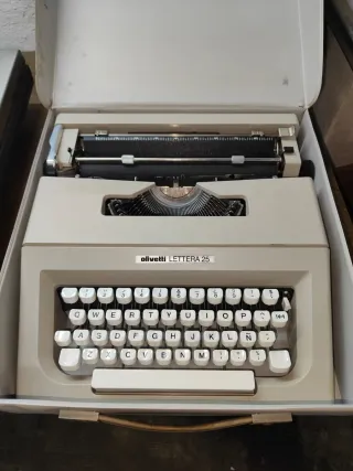 Máquina de escribir Olivetti Lettera 25