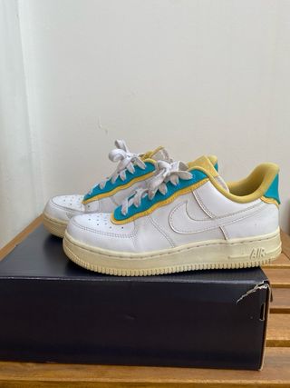 Nike Air Force 1 blancas/amarillas/turquesa