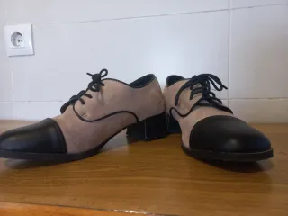 Zapatos de mujer beige y negro