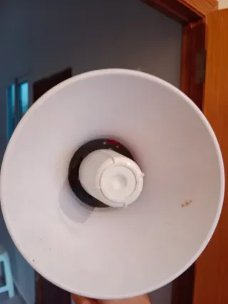 Megáfono rojo y blanco