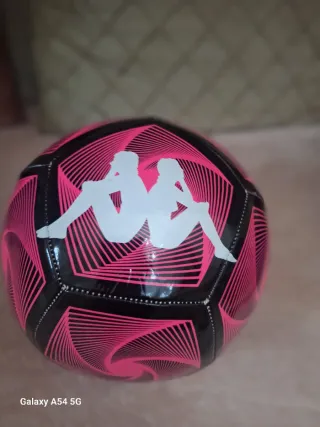 Pallone da calcio Kappa rosa e nero